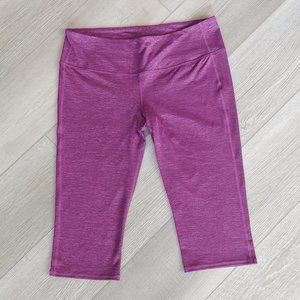 Athleta Chaturanga cropped capri leggings (berry)